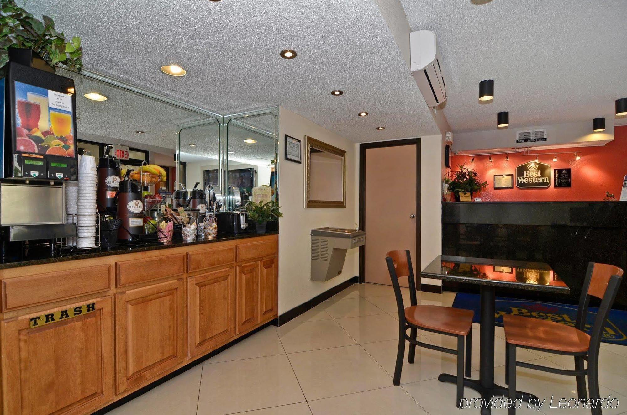 Econo Lodge Inn & Suites Мемфіс Ресторан фото